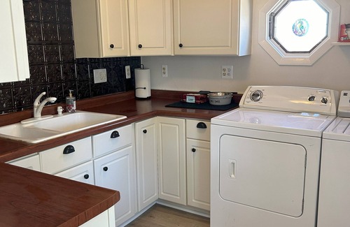 Fort Atkinson House | Exceptional 1891 House with Breakfast & Family-Friendly Amenities