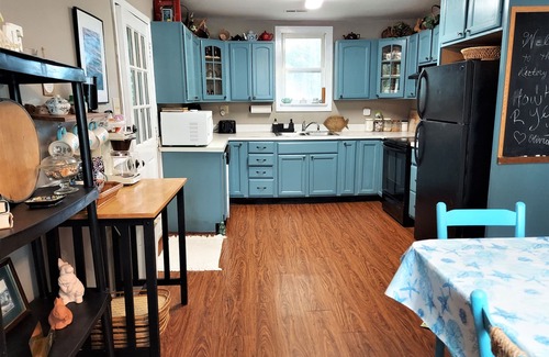 Como House | Delightful Victorian Farmhouse with Pet-Friendly Amenities
