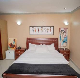 Lubumbashi Cabin | Charming Retreat and Free Breakfast
