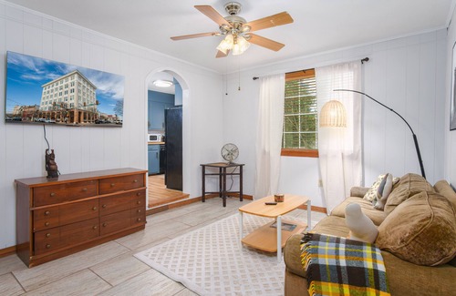 Hattiesburg House | Cozy Retreat with Hot Tub Near Downtown and Southern Miss