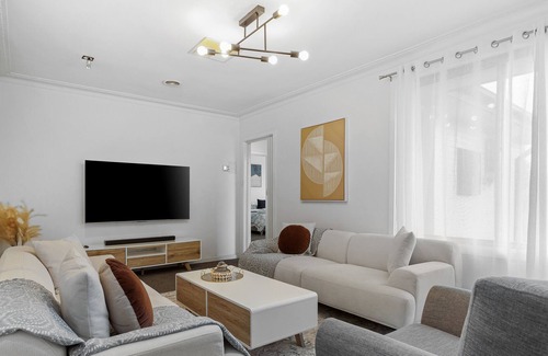 Wendouree Villa | Charming Retreat for Families Near Lake Wendouree