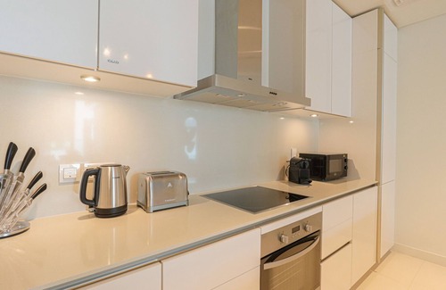 Al Wasl Apartment | Inviting CityWalk Retreat with Pool and Balcony Amenities