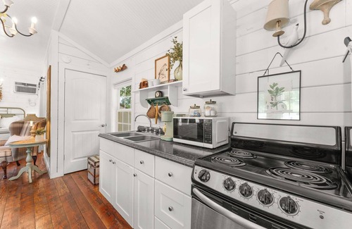 Blue Eye Cabin | Charming Retreat Near Dogwood Canyon, Thunder Ridge, and Branson Fun