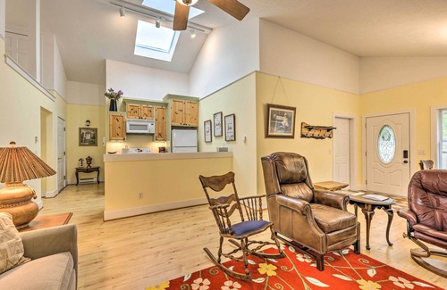 Frankfort Apartment | Relaxing Retreat Steps From Downtown Frankfort & Beaches
