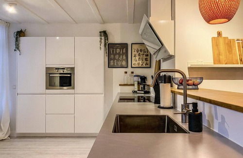 Oud-Beijerland House | Idyllic Getaway in Oud-Beijerland with Breakfast Included