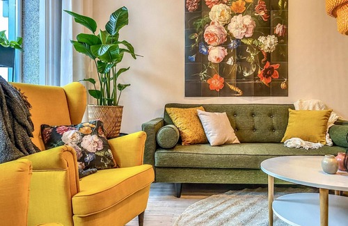 Oud-Beijerland House | Idyllic Getaway in Oud-Beijerland with Breakfast Included