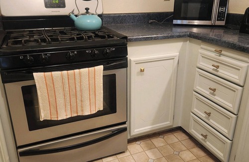 Prescott House | Retro Home Near Downtown with Pet-Friendly Amenities