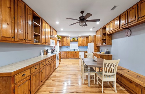 Hartford House | Tranquil River House: A Perfect Family Retreat with Hot Tub