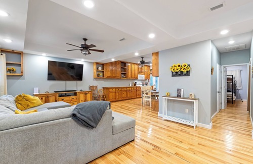 Hartford House | Tranquil River House: A Perfect Family Retreat with Hot Tub