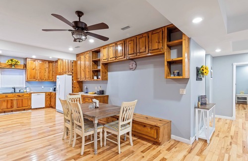Hartford House | Tranquil River House: A Perfect Family Retreat with Hot Tub