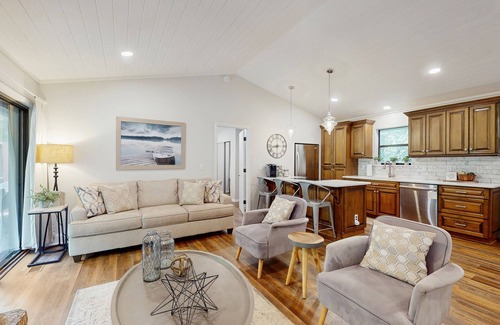 Sylva House | Idyllic Riverfront Retreat with Hot Tub and Deck Access