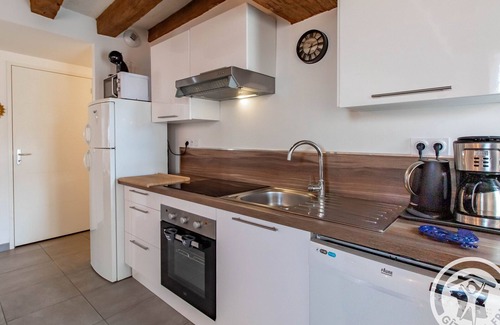 Bouchemaine Cottage | Cozy Gite Bouchemaine: Family-Friendly with Kitchen & Spa