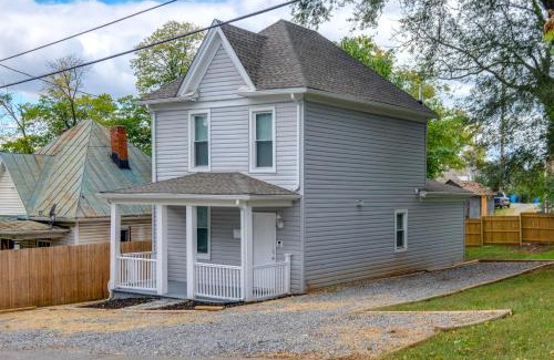 Roanoke House | Pet-Friendly Roanoke Vacation Home - Close to Downtown!