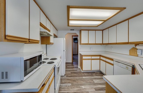 Medford House | Enchanting Rogue Valley Retreat with Spa & Breakfast