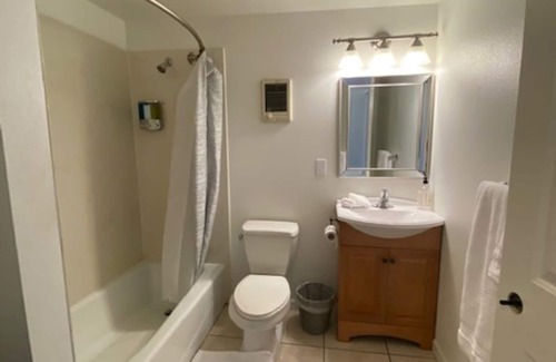 St. Maries Hotel | Charming Room 2 in St. Maries Inn