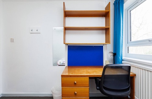 Bramcote Apartment | Charming Room Near Highfields Park