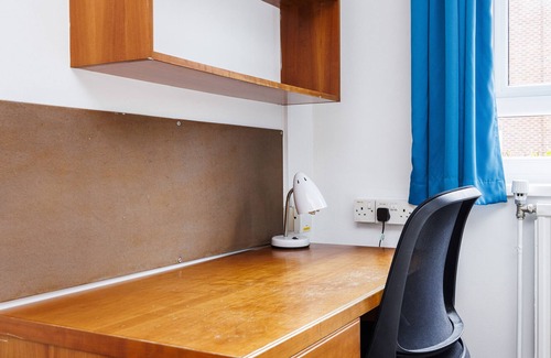 Bramcote Apartment | Charming Room Near Highfields Park