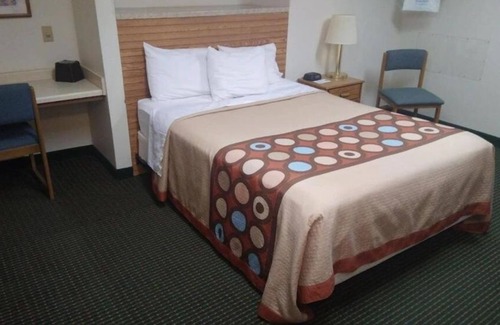 Wautoma Hotel | Charming Room Near Hiking Trails and Nordic + Free Parking