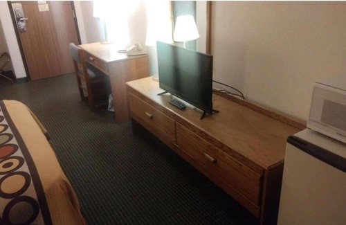 Wautoma Hotel | Charming Room Near Hiking Trails and Nordic + Free Parking