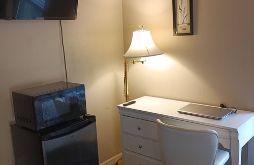 Lakeland Apartment | Charming Room- Studionn with AC and WiFi in soothing Lakeland