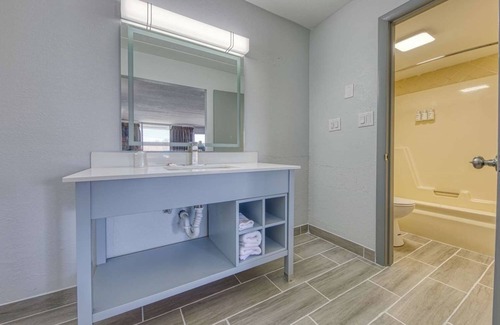 Revelo Hotel | Charming Room w/Free Breakfast, Outdoor Pool, Close to Stearns Historic Sites