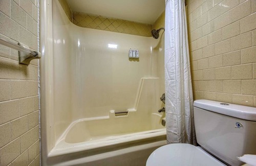 Revelo Hotel | Charming Room w/Free Breakfast, Outdoor Pool, Close to Stearns Historic Sites