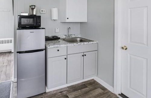 Riverview Apartment | Charming Room w Private Bath Wi-Fi in Brownstown