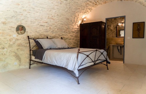 Lussan Bed & Breakfast | Relaxing Retreat with Pool & Garden Near Uzès