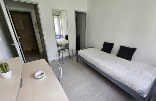 Besancon Apartment | Charming room with kitchenette