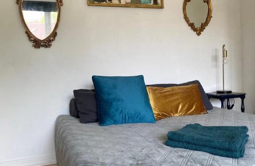 Sint-Martens-Latem Bed & Breakfast | Cozy Rooms in a Serene Green Space, Pet and Child Friendly