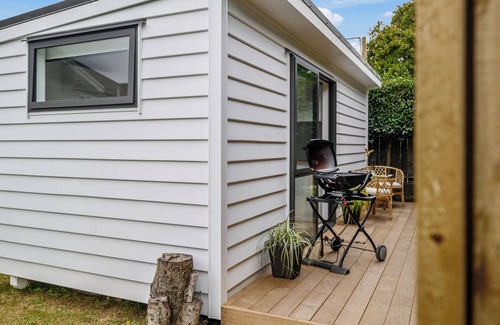 Springfield Cabin | Charming Rotorua Cabin Relaxation Amidst Stunning Landscapes!