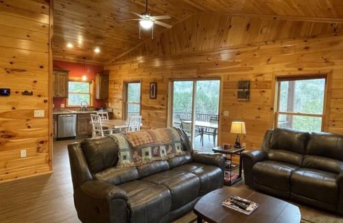 Tellico Plains House | Inviting Ruby Bear Home with Breathtaking Views