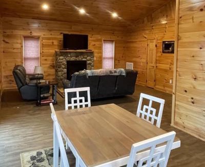 Tellico Plains House | Inviting Ruby Bear Home with Breathtaking Views