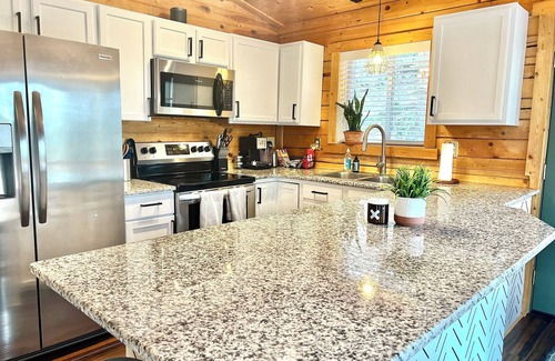 Bailey House | Welcoming Rural Retreat: Ideal for Work, Play & Family Fun