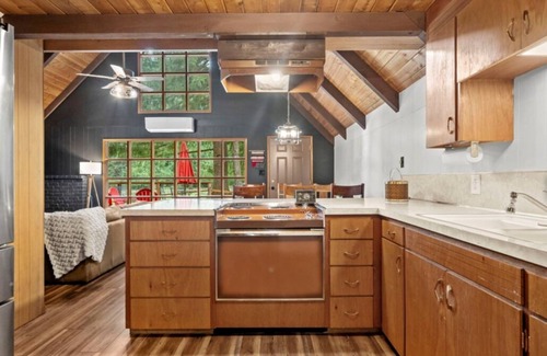 Packwood Cabin | Charming, rustic cabin on the golf course