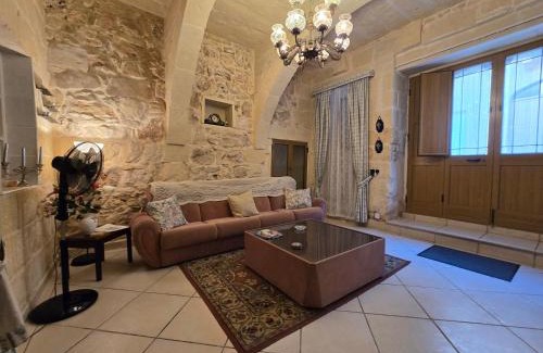 Ggantija Apartment | Rustic Getaway in Xaghra, Gozo - Pet & Child Friendly