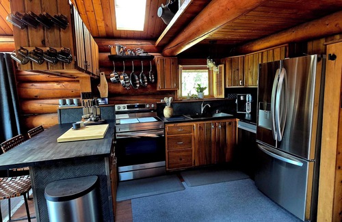 Fairbanks Cabin | Charming Rustic Log Cabin with Loft – Hillside Escape Near Downtown Fairbanks