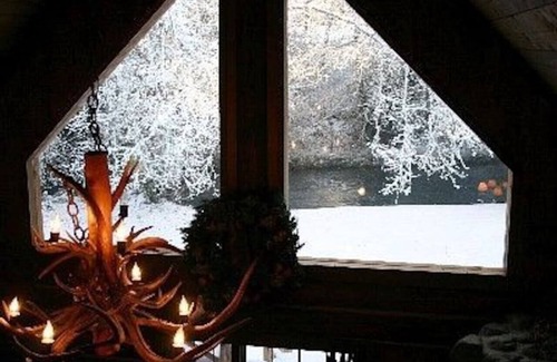 Raymond Cabin | Rustic Log Home by South Fork River with Hot Tub & Spa