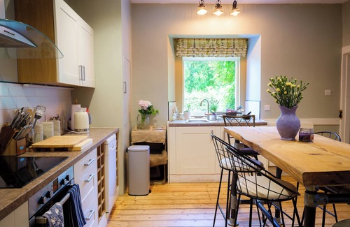 Blairgowrie House | Rustic Garden Cottage: Pet-Friendly & Family-Ready Retreat