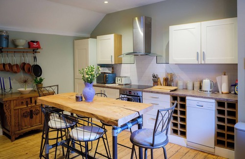 Blairgowrie House | Rustic Garden Cottage: Pet-Friendly & Family-Ready Retreat