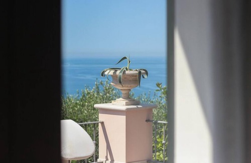 Lerici Villa | Rustic Retreat with Ocean Views, Pool & Free WiFi
