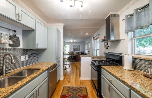 Galindo House | Charming S. ATX Oasis w/Yard, Fire Pit, Parkingnn