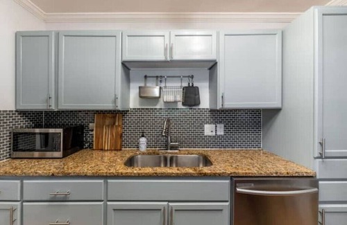 Galindo House | Charming S. ATX Oasis w/Yard, Fire Pit, Parkingnn