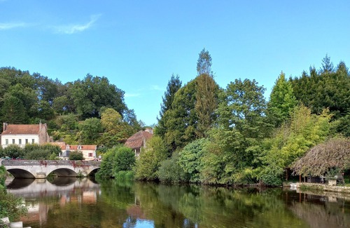 Brantome-en-Perigord Apartment | Quiet Suite Near Top Sightseeing - Family-Friendly Stay