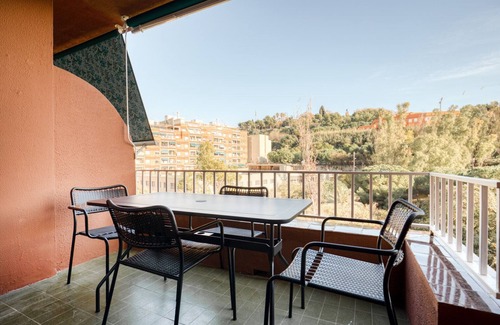 La Font de la Guatlla Apartment | Inviting 2BR Sants-Montjuic Apartment with Balcony