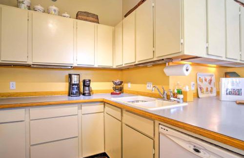 Saugatuck Apartment | Discover Saugatuck Condo with Private Deck & Grill Oasis