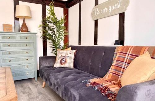 Leigh-on-Sea House | Cozy Seaside Cottage in Leigh-on-Sea, Pet-Friendly Awaits