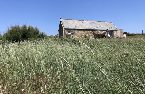 Plozevet House | Beachfront Holiday House with Ocean Views & Pet-Friendly Stay