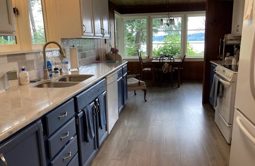 Rollingbay Cottage | Secluded Bainbridge Waterfront Cottage Near Battle Point