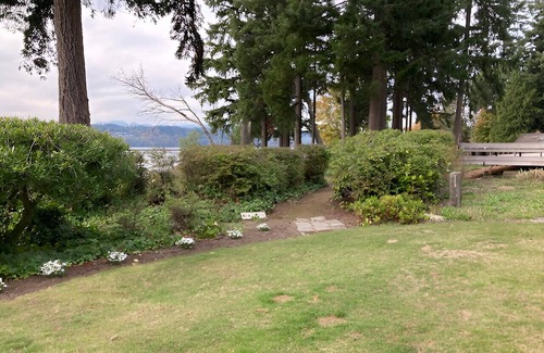 Rollingbay Cottage | Secluded Bainbridge Waterfront Cottage Near Battle Point